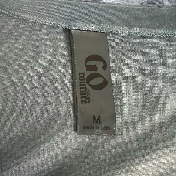 Go Couture Strawberry Graphic V-Neck Tee size M - Picture 7 of 8